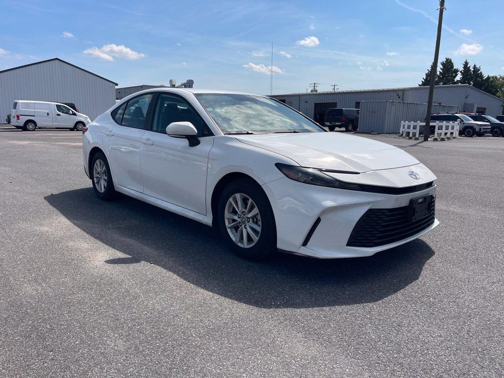 Used 2025 Toyota Camry LE FWD image 7
