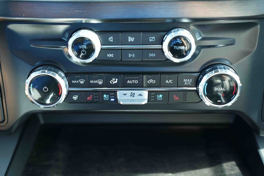 Used 2024 Ford F350 Lariat w/ Chrome Package AWD/4WD image 41