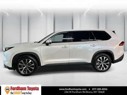 Used 2024 Toyota Grand Highlander AWD Hybrid image 7