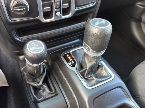 Used 2021 Jeep Wrangler Unlimited Islander image 25