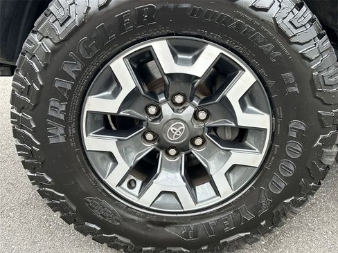 Used 2023 Toyota Tacoma TRD Off-Road image 10