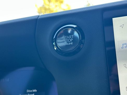 Used 2025 Lexus GX 550 w/ Accessory Package (31) AWD/4WD image 24