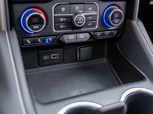 Used 2023 Chevrolet Tahoe Premier AWD/4WD image 34