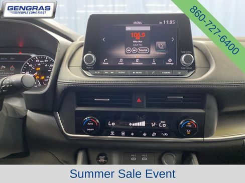 Used 2025 Nissan Rogue SV AWD/4WD image 16