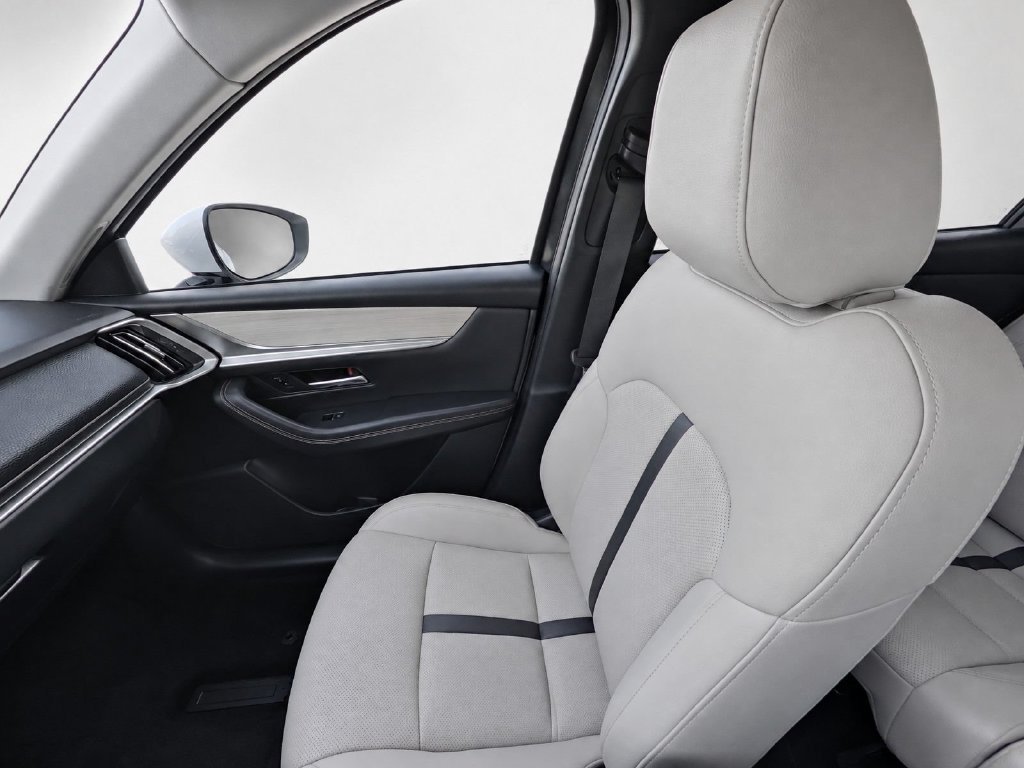 Used 2024 MAZDA CX-90 Plug-In Hybrid w/ Preferred AWD/4WD image 23