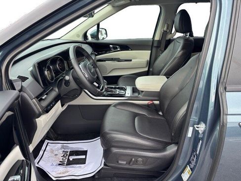 Certified 2024 Kia Carnival EX image 10