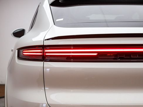 Certified 2025 Porsche Cayenne Coupe image 8