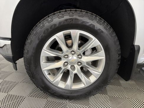 Used 2021 Chevrolet Silverado 1500 LTZ w/ LTZ Premium Package AWD/4WD image 13