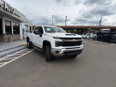 Used 2024 Chevrolet Silverado 2500 LT AWD/4WD image 10
