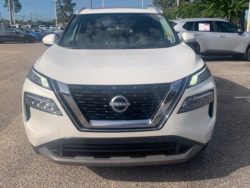 Used 2023 Nissan Rogue SV w/ SV Premium B Package FWD image 3