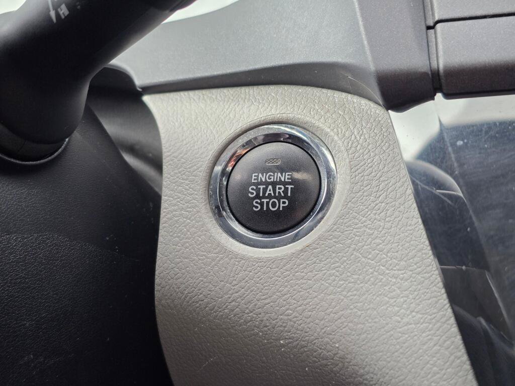 Used 2020 Toyota Sienna XLE w/ XLE Navigation Package FWD image 28