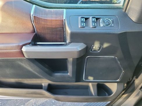 Used 2016 Ford F150 Platinum w/ Equipment Group 701A Luxury AWD/4WD image 17