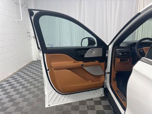 Certified 2023 Lincoln Aviator Black Label w/ Class IV Trailer Tow Package image 18