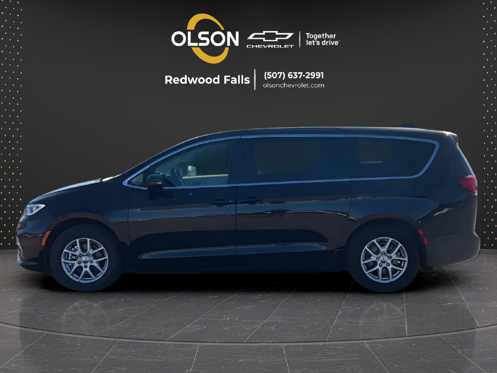 Used 2024 Chrysler Pacifica Touring-L FWD image 2