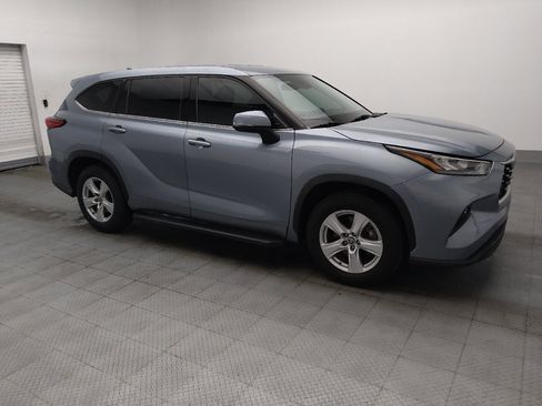 Used 2020 Toyota Highlander LE FWD image 11