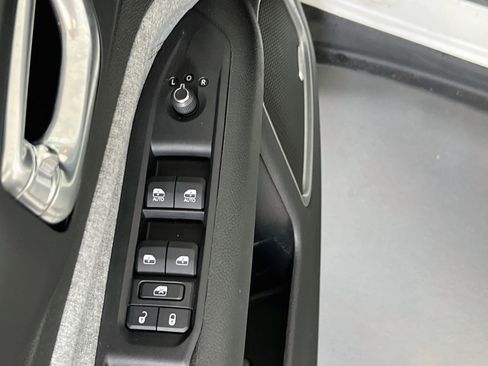 Used 2022 Jeep Compass Latitude w/ Sun and Sound Group AWD/4WD image 17