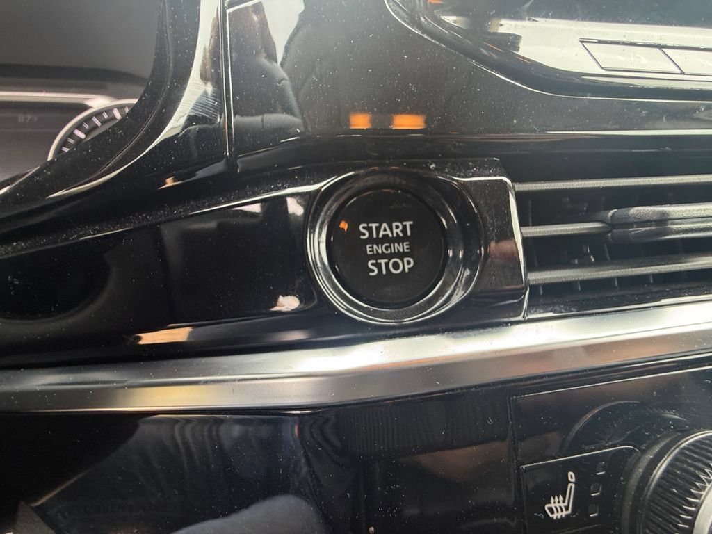 Used 2025 Nissan Pathfinder SL AWD/4WD image 32