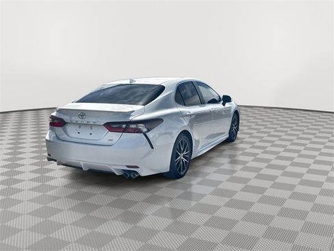 Used 2023 Toyota Camry SE image 8