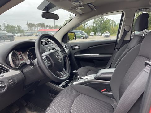 Used 2017 Dodge Journey SXT w/ Comfort/Convenience Group AWD/4WD image 3