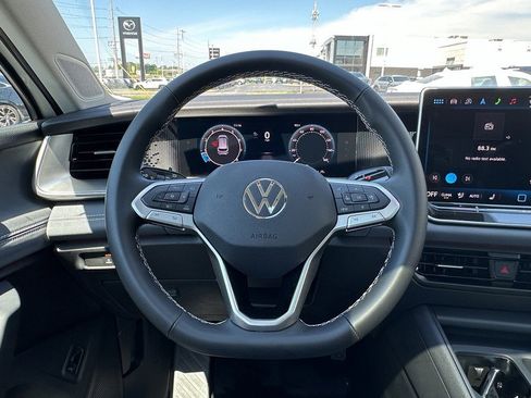 New 2025 Volkswagen Tiguan SE image 10