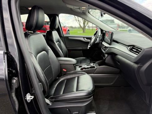 Used 2024 Ford Escape Platinum image 18