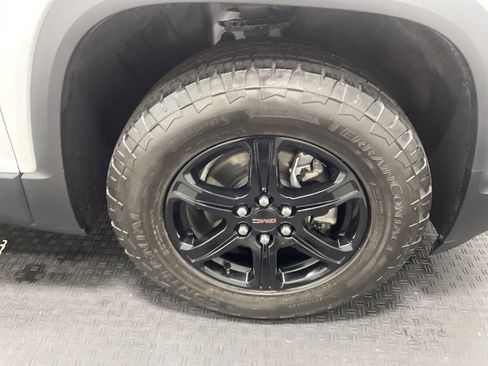 Used 2023 GMC Acadia AT4 image 28