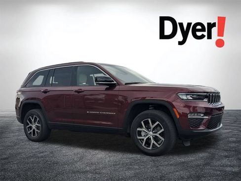 Used 2025 Jeep Grand Cherokee Limited RWD image 2