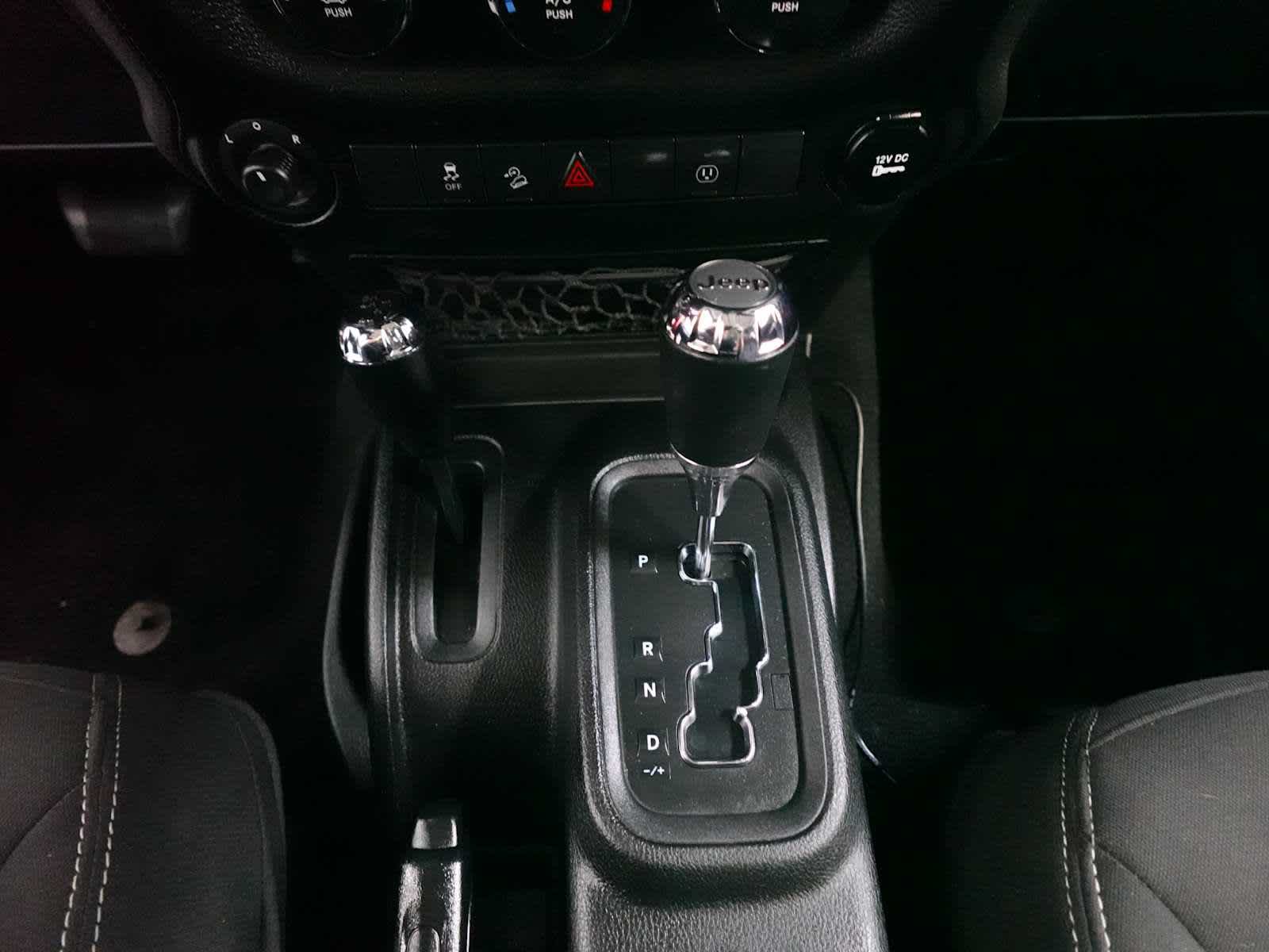 Used 2015 Jeep Wrangler Sahara w/ Dual Top Group AWD/4WD image 22