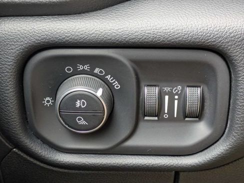 Used 2019 RAM 1500 Big Horn AWD/4WD image 24