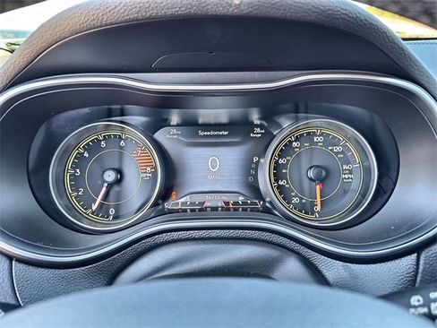 Used 2022 Jeep Cherokee Limited image 23