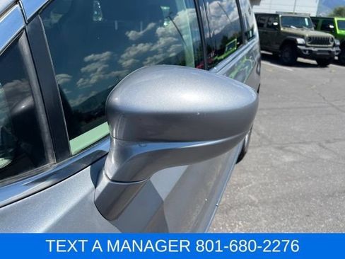 Used 2018 Chrysler Pacifica Touring-L FWD image 13