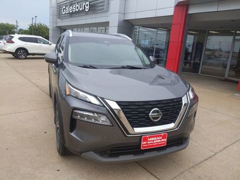 Used 2021 Nissan Rogue SV w/ Premium Package image 13