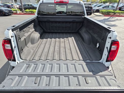 Used 2024 GMC Canyon AT4X AWD/4WD image 30