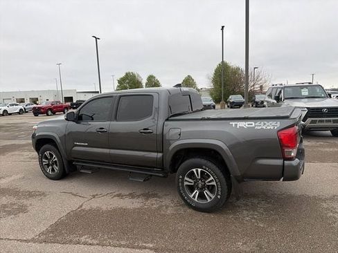 Used 2017 Toyota Tacoma TRD Sport w/ Premium & Technology Package image 15