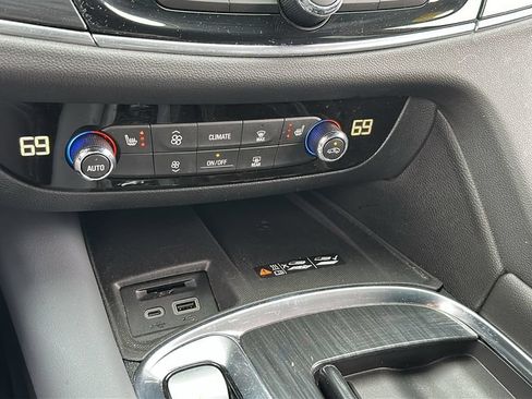 Used 2023 Buick Enclave Essence AWD/4WD image 22