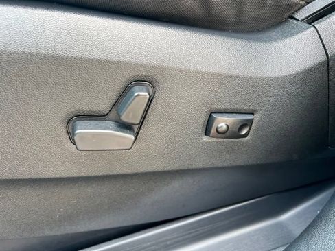 Used 2018 Dodge Grand Caravan SE FWD image 24