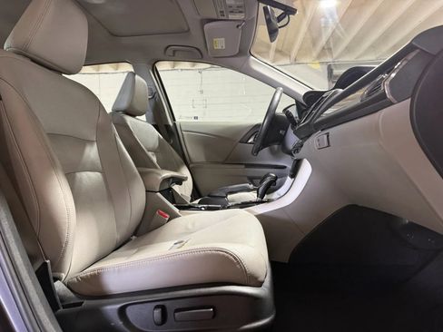 Used 2017 Honda Accord EX-L image 11