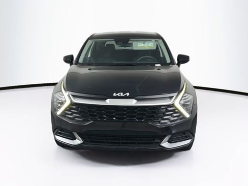 Used 2025 Kia Sportage LX FWD image 2