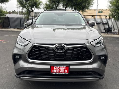 New 2026 Toyota Highlander Platinum AWD/4WD image 6