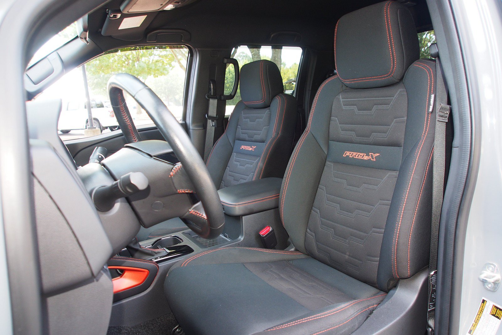 Used 2022 Nissan Frontier Pro-X RWD image 16