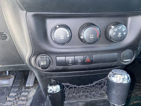 Used 2018 Jeep Wrangler Unlimited Sport AWD/4WD image 13