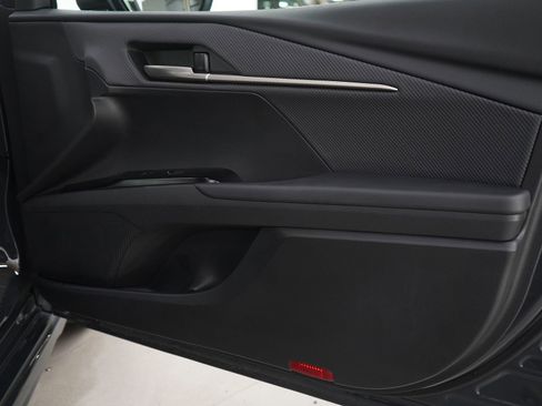 Used 2025 Toyota Camry SE image 12