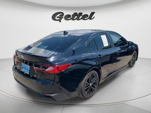 Used 2025 Toyota Camry SE FWD image 3