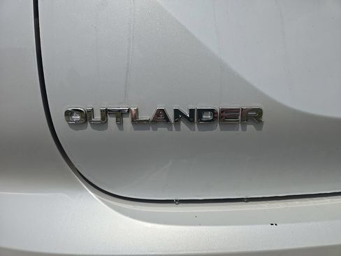 Used 2024 Mitsubishi Outlander SE AWD/4WD image 32