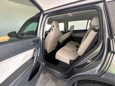 Used 2018 Volkswagen Tiguan SE w/ 3rd Row Seat Package AWD/4WD image 21
