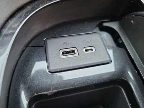 Used 2021 Cadillac Escalade Premium Luxury w/ Performance Package image 31