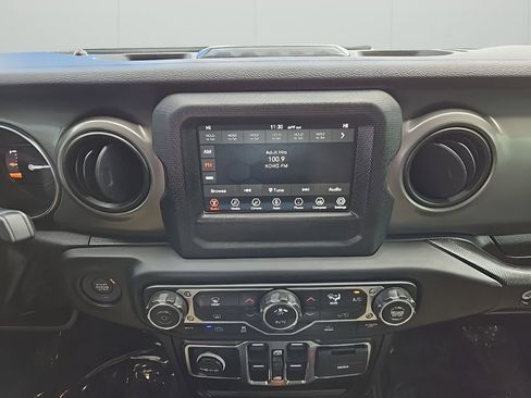 Used 2023 Jeep Wrangler Unlimited AWD/4WD image 24