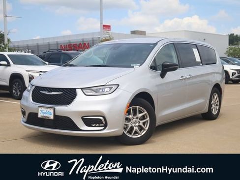 Used 2024 Chrysler Pacifica Touring-L FWD image 1