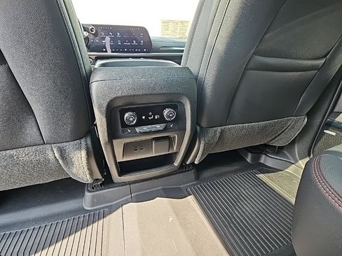 Used 2024 Chevrolet Traverse RS image 21