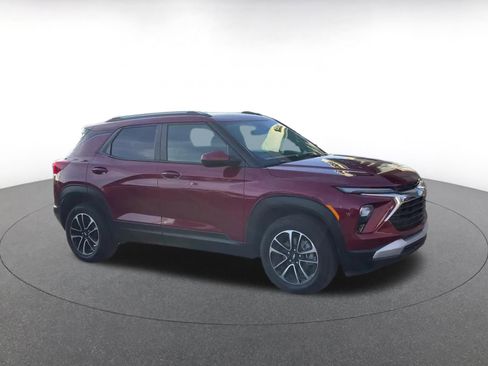 Used 2025 Chevrolet TrailBlazer LT w/ Driver Confidence Package image 2